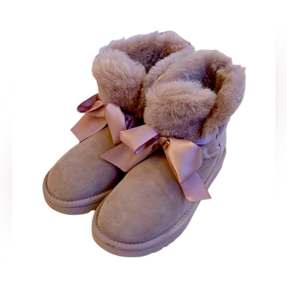 UGG Women's Fur Boots with Bow Size 7